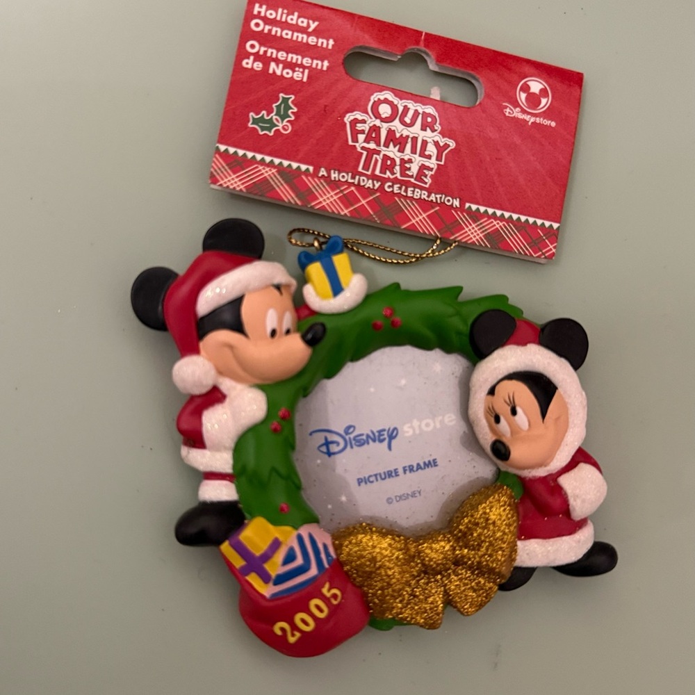 NWT vintage Disney Holiday Christmas Mickey and Minnie Ornament Frame 2005